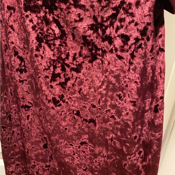 Burgundy crushed velvet off the shoulder dress - Picture 4 of 7